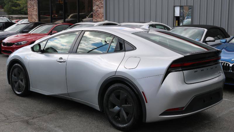 Used 2023 Toyota Prius LE FWD image 5