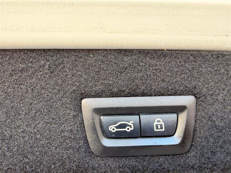 Used 2016 BMW 740i image 28