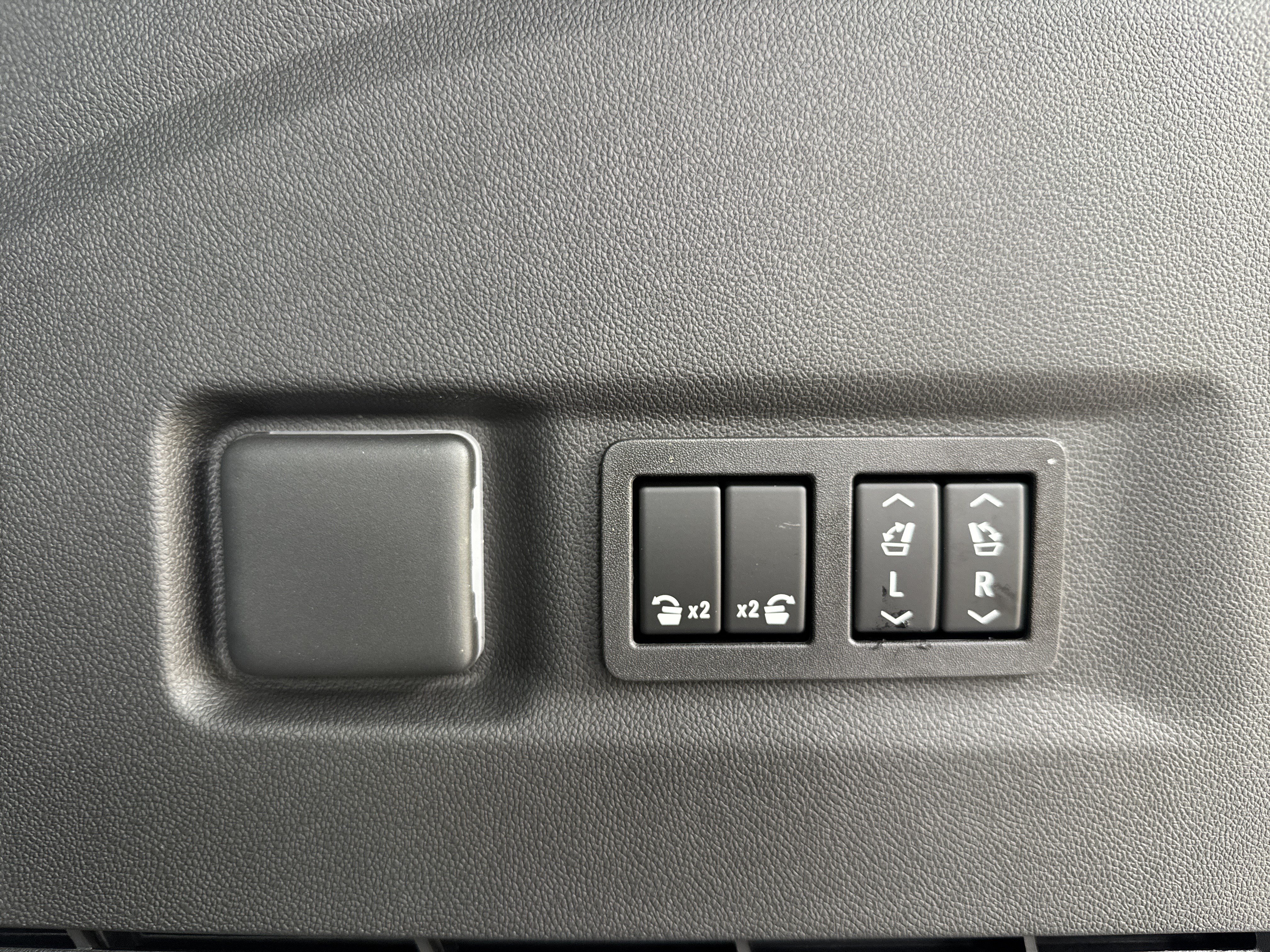 New 2026 GMC Yukon XL Denali w/ Denali Reserve Package AWD/4WD image 38