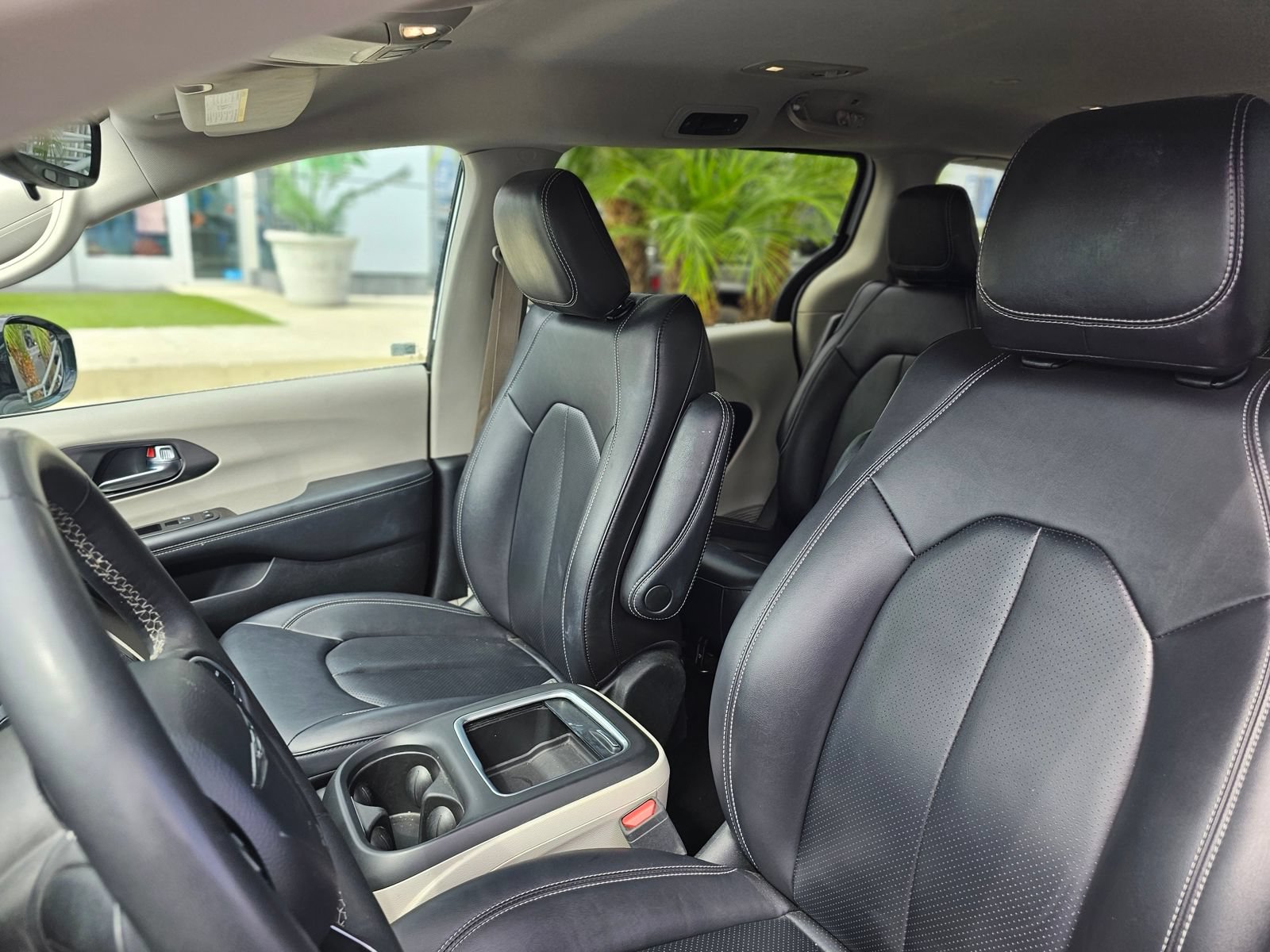 Used 2024 Chrysler Pacifica Limited FWD image 23
