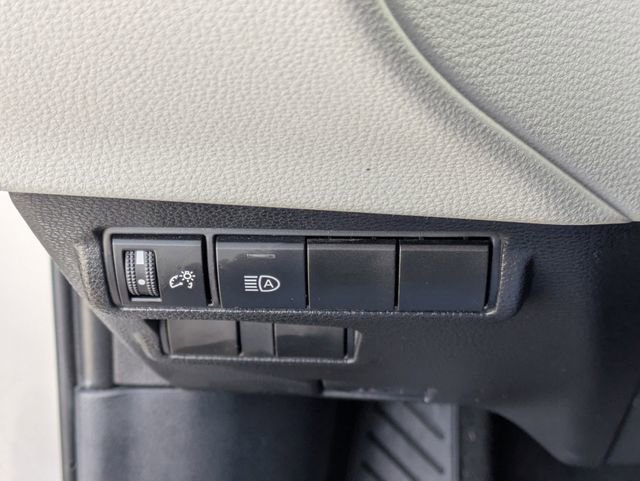 Used 2025 Toyota Corolla Cross L image 23