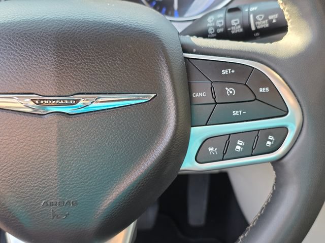 Used 2023 Chrysler Pacifica Touring-L FWD image 28