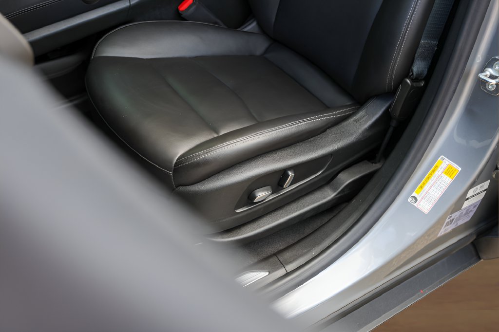 Certified 2024 Cadillac XT5 Luxury FWD image 8