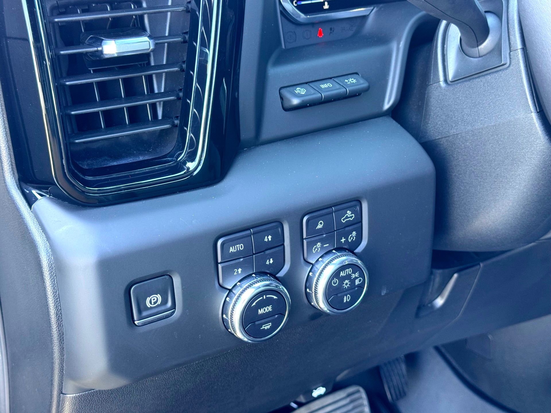 Used 2025 GMC Sierra 2500 AT4X image 15