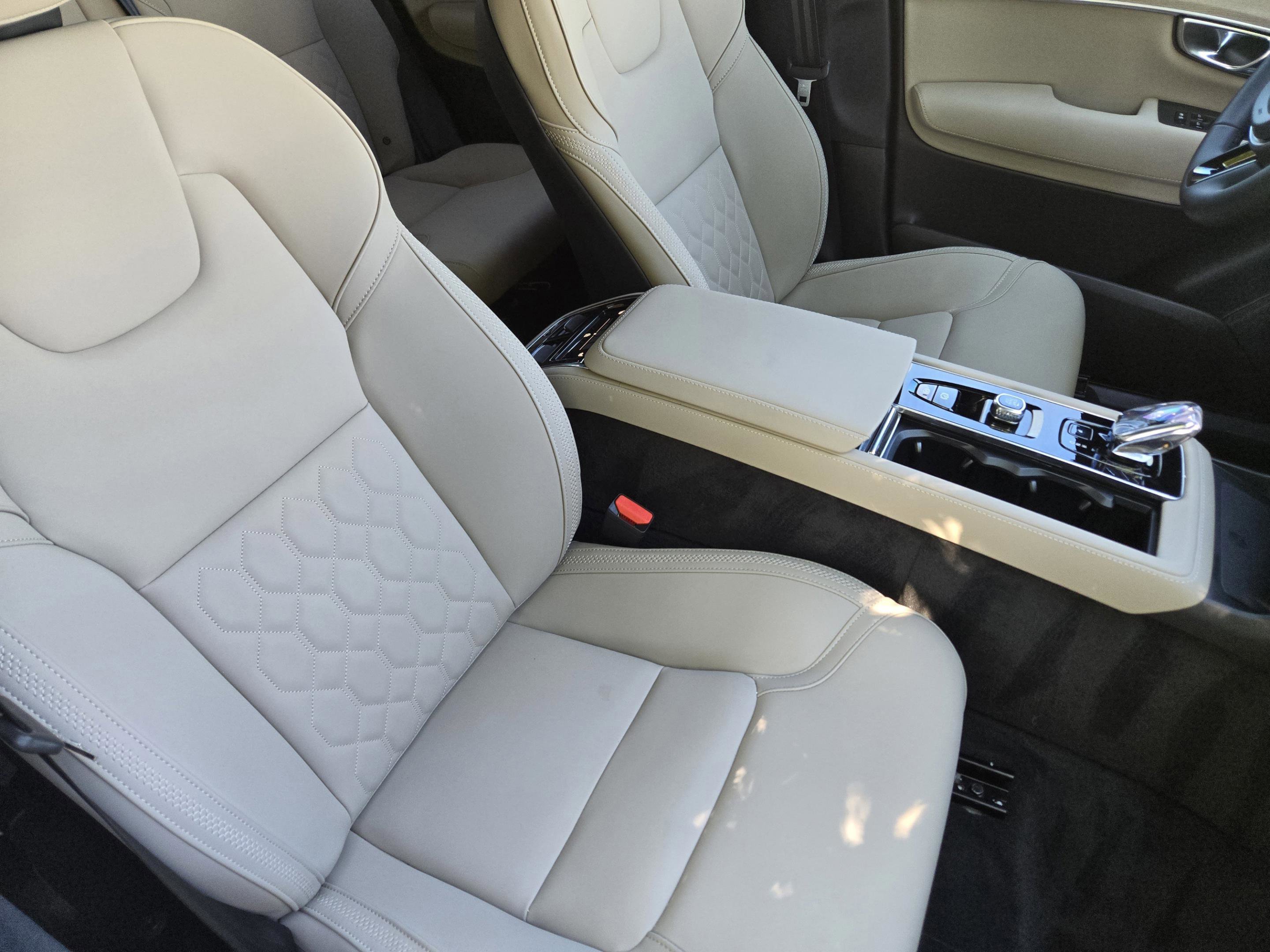 Certified 2025 Volvo XC90 T8 Plus w/ Protection Package Premier image 14