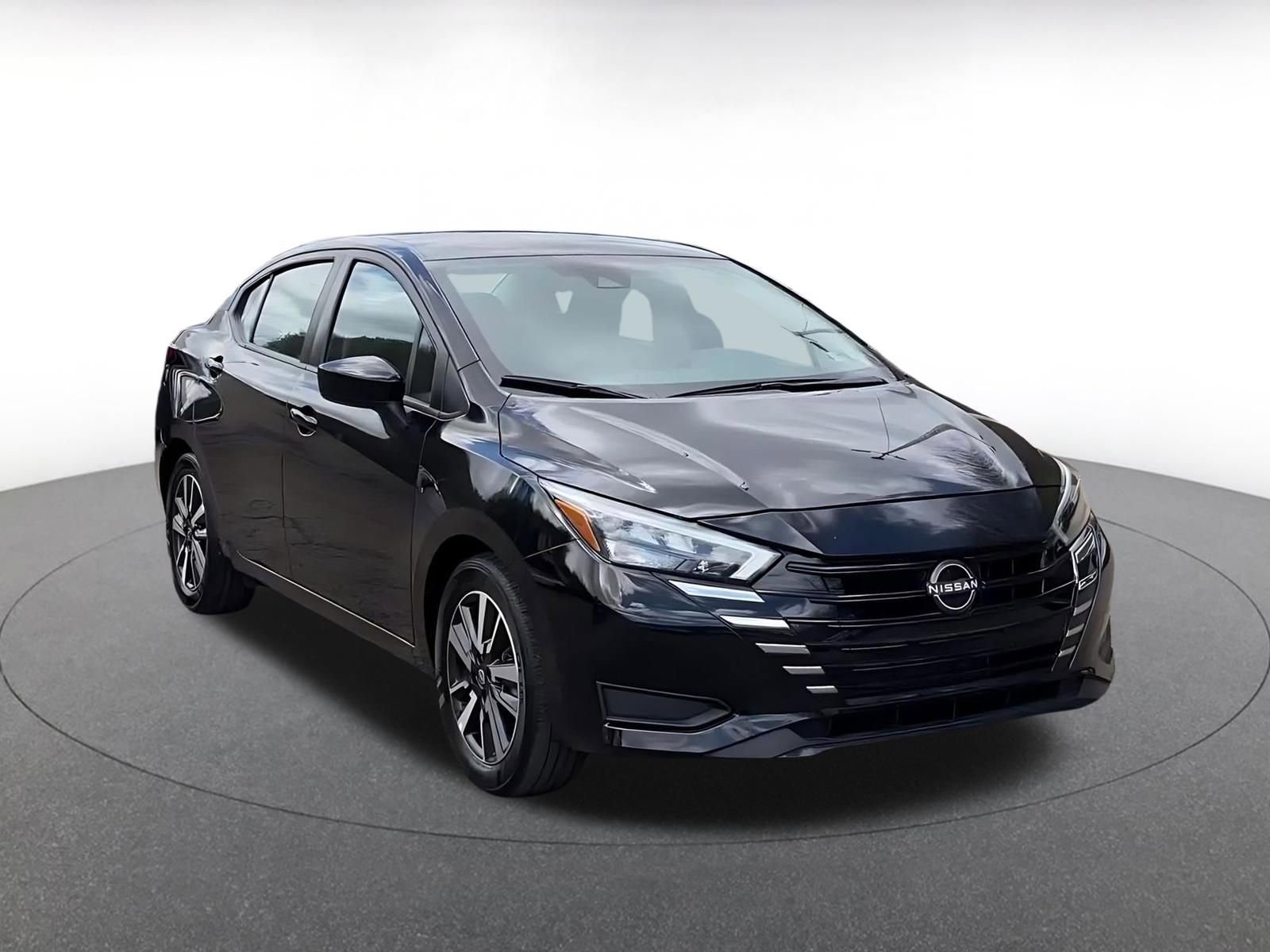 Used 2025 Nissan Versa SV FWD image 3