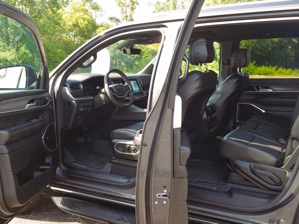 Used 2024 Jeep Wagoneer L Series III w/ Flexible Seating Group image 10