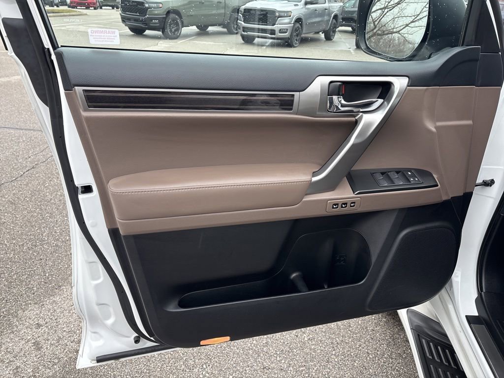 Used 2023 Lexus GX 460 Premium w/ Premium Package image 8