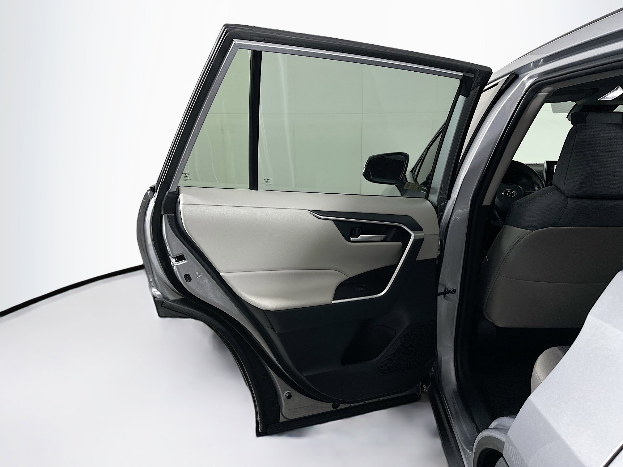 Used 2025 Toyota RAV4 XLE image 25