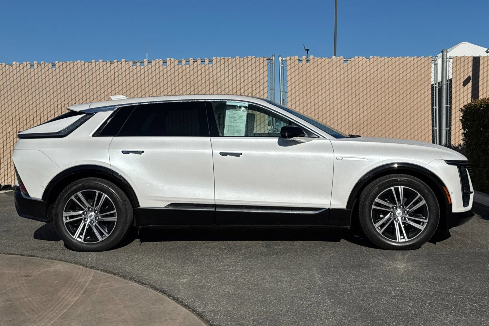 Certified 2024 Cadillac Lyriq Luxury AWD/4WD image 3