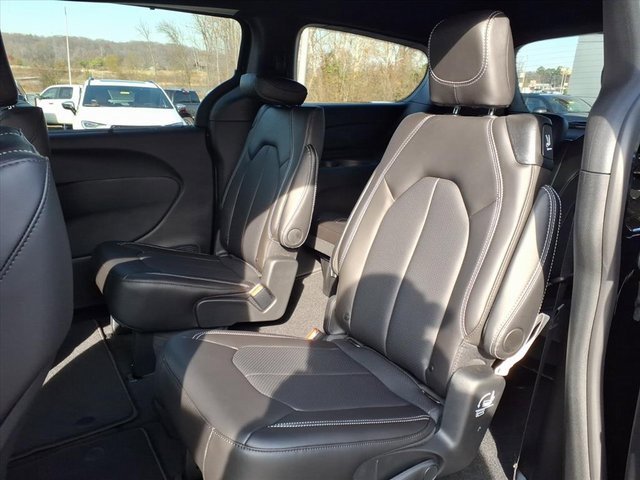 New 2026 Chrysler Pacifica Select image 10