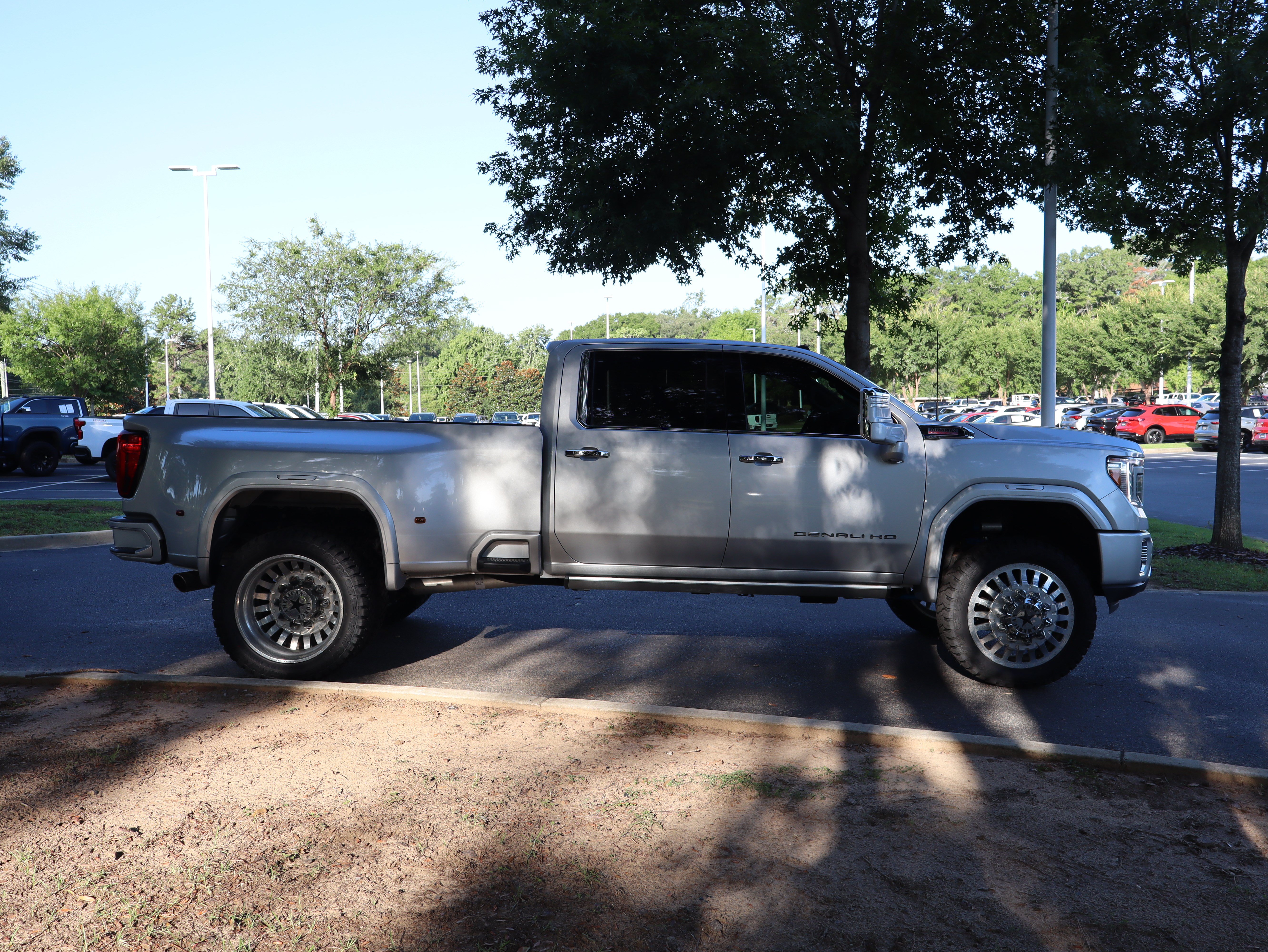 Used 2021 GMC Sierra 3500 Denali w/ Denali Ultimate Package AWD/4WD image 10