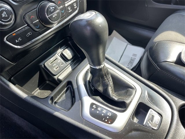 Used 2018 Jeep Cherokee Latitude Plus w/ Comfort/Convenience Group image 20