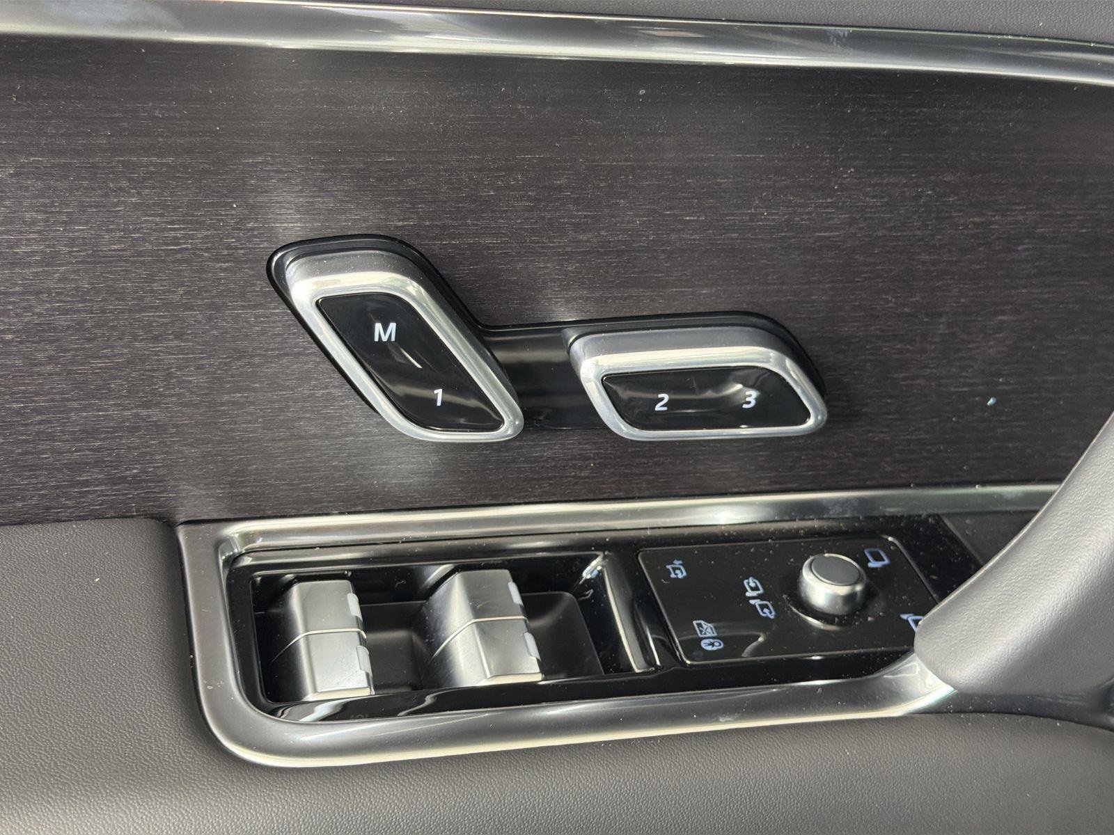 New 2026 Land Rover Range Rover SE image 24