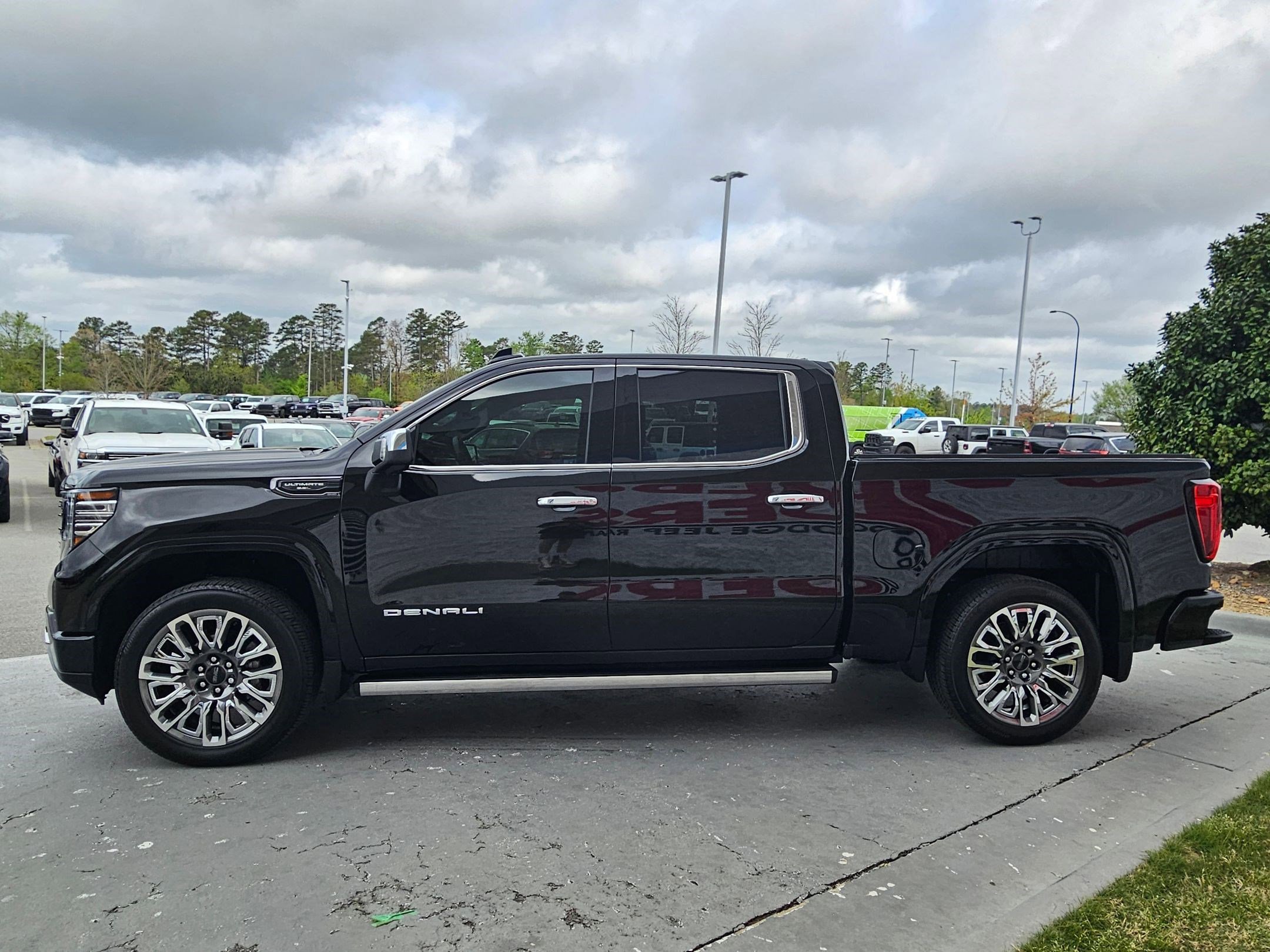 Used 2025 GMC Sierra 1500 Denali Ultimate AWD/4WD image 4