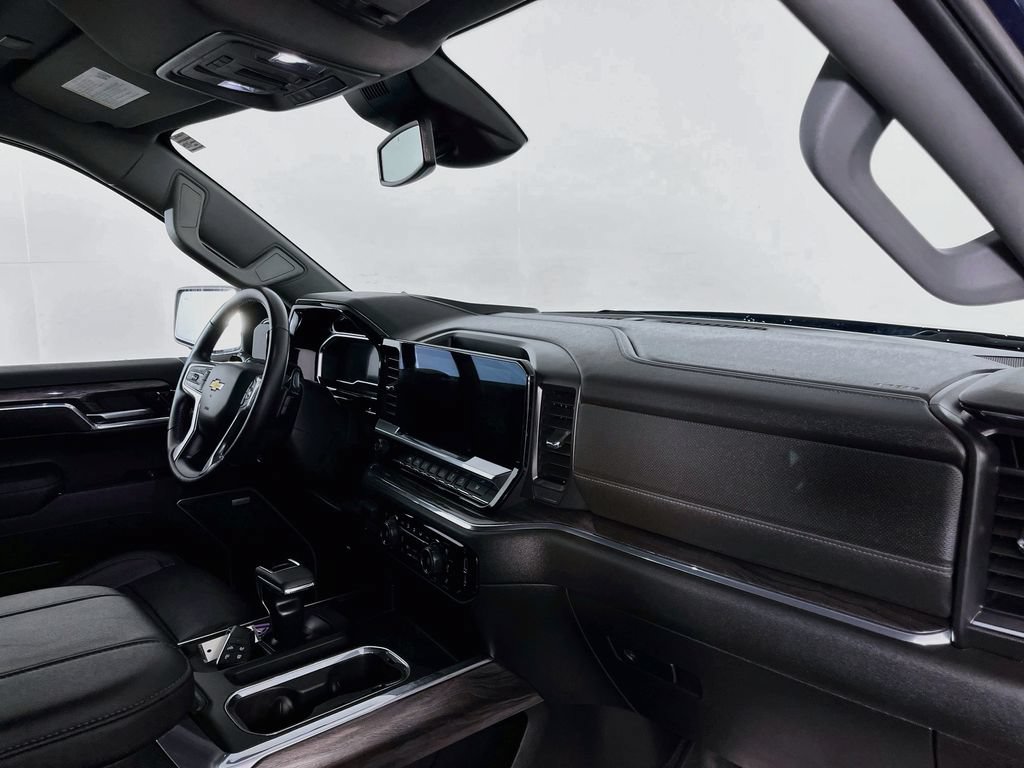 Used 2023 Chevrolet Silverado 1500 LTZ AWD/4WD image 36