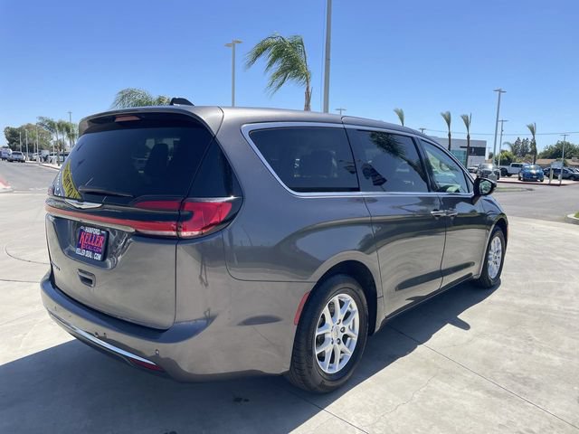 Used 2023 Chrysler Pacifica Touring-L FWD image 8