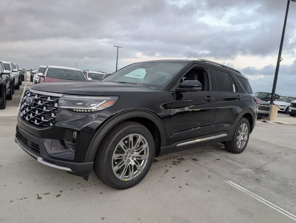 New 2026 Ford Explorer Platinum RWD image 3
