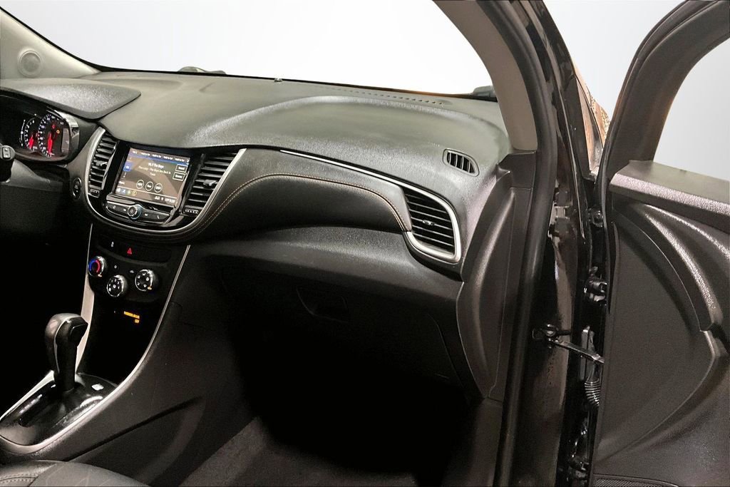Used 2019 Chevrolet Trax LT w/ LT Convenience Package image 24