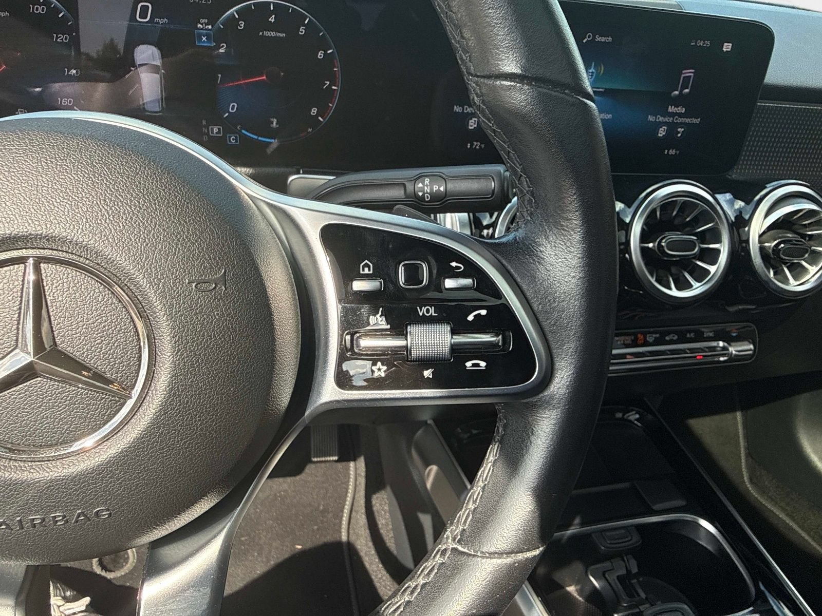 Used 2023 Mercedes-Benz GLB 250 image 25