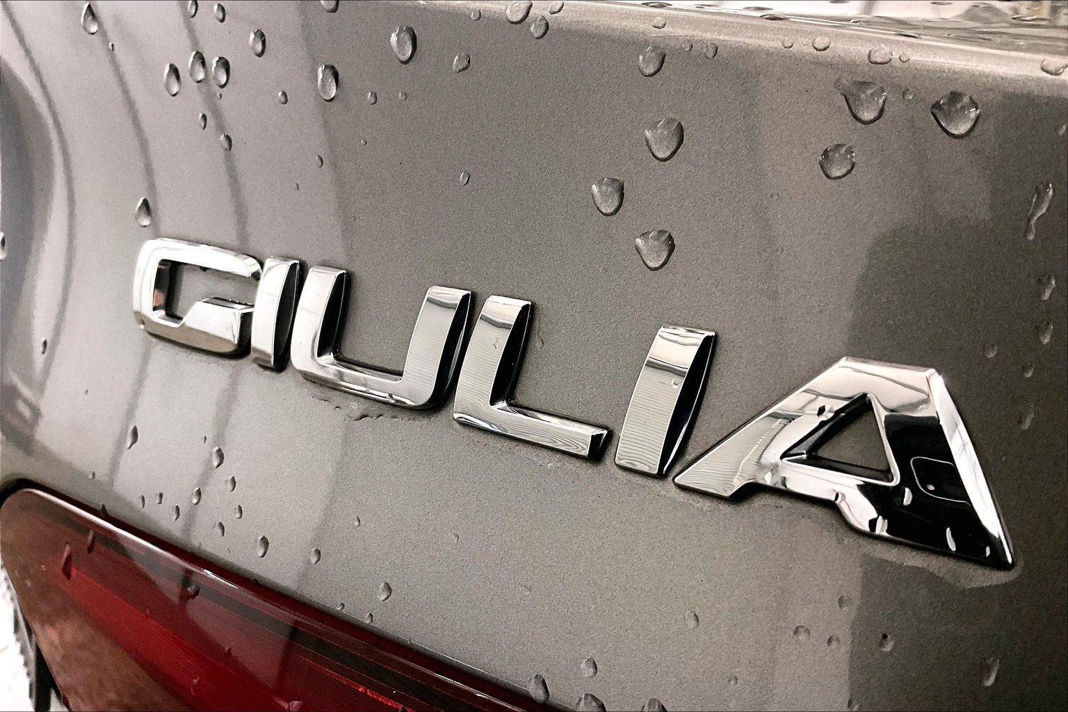 Used 2018 Alfa Romeo Giulia Ti image 15