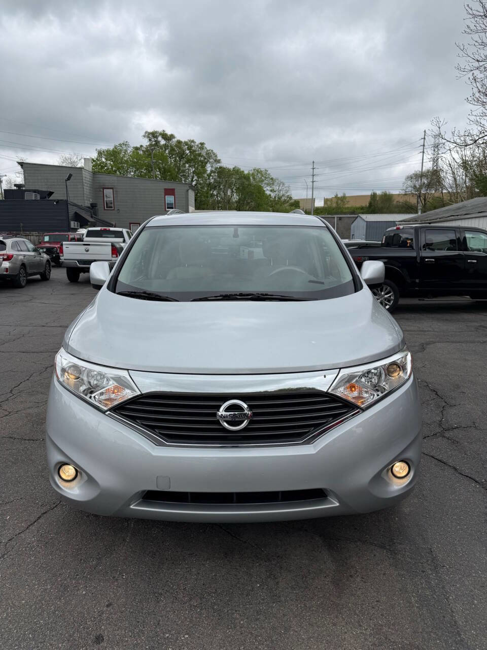 Used 2017 Nissan Quest SV image 3