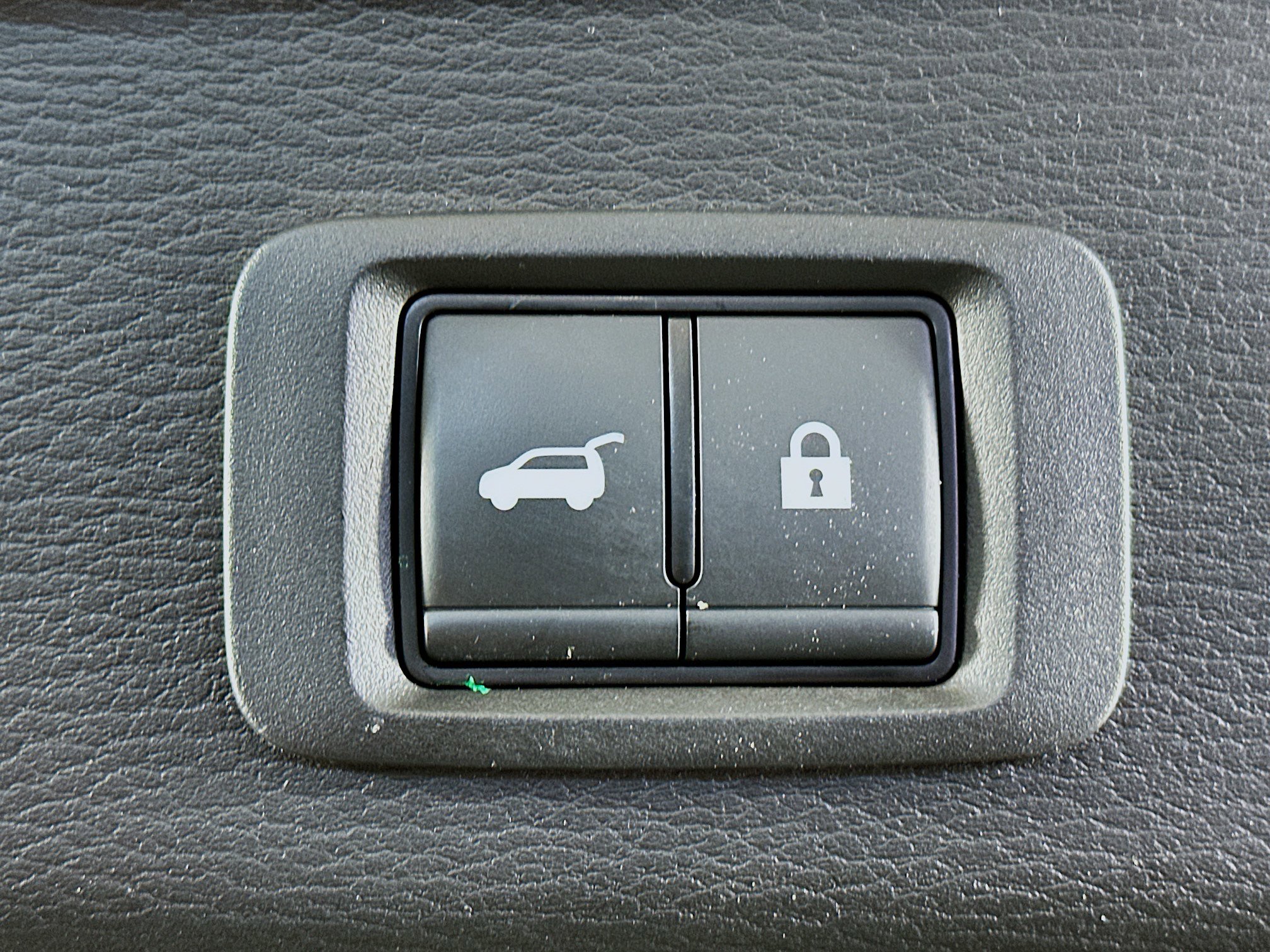 Used 2024 Mitsubishi Outlander SE Black Edition image 32