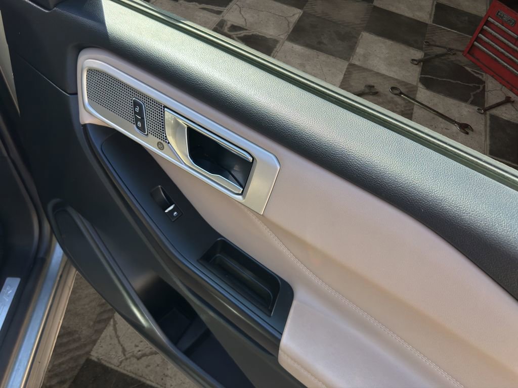 Used 2020 Ford Explorer Limited image 10