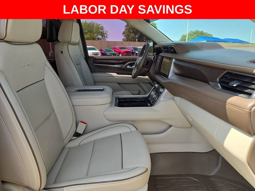 Used 2021 GMC Yukon XL Denali w/ Denali Premium Package AWD/4WD image 28