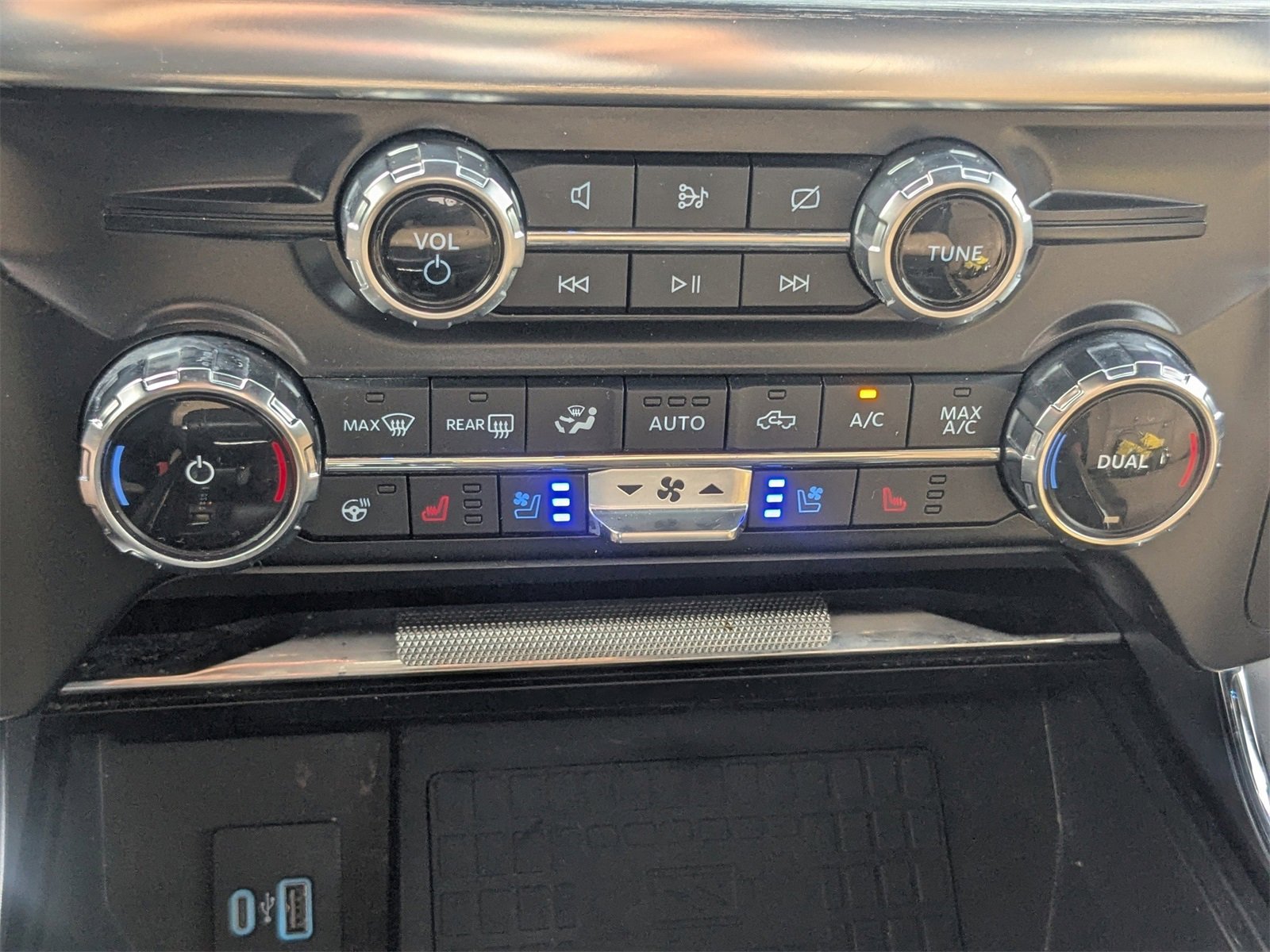 Used 2022 Ford F150 Lariat w/ Equipment Group 502A High image 24