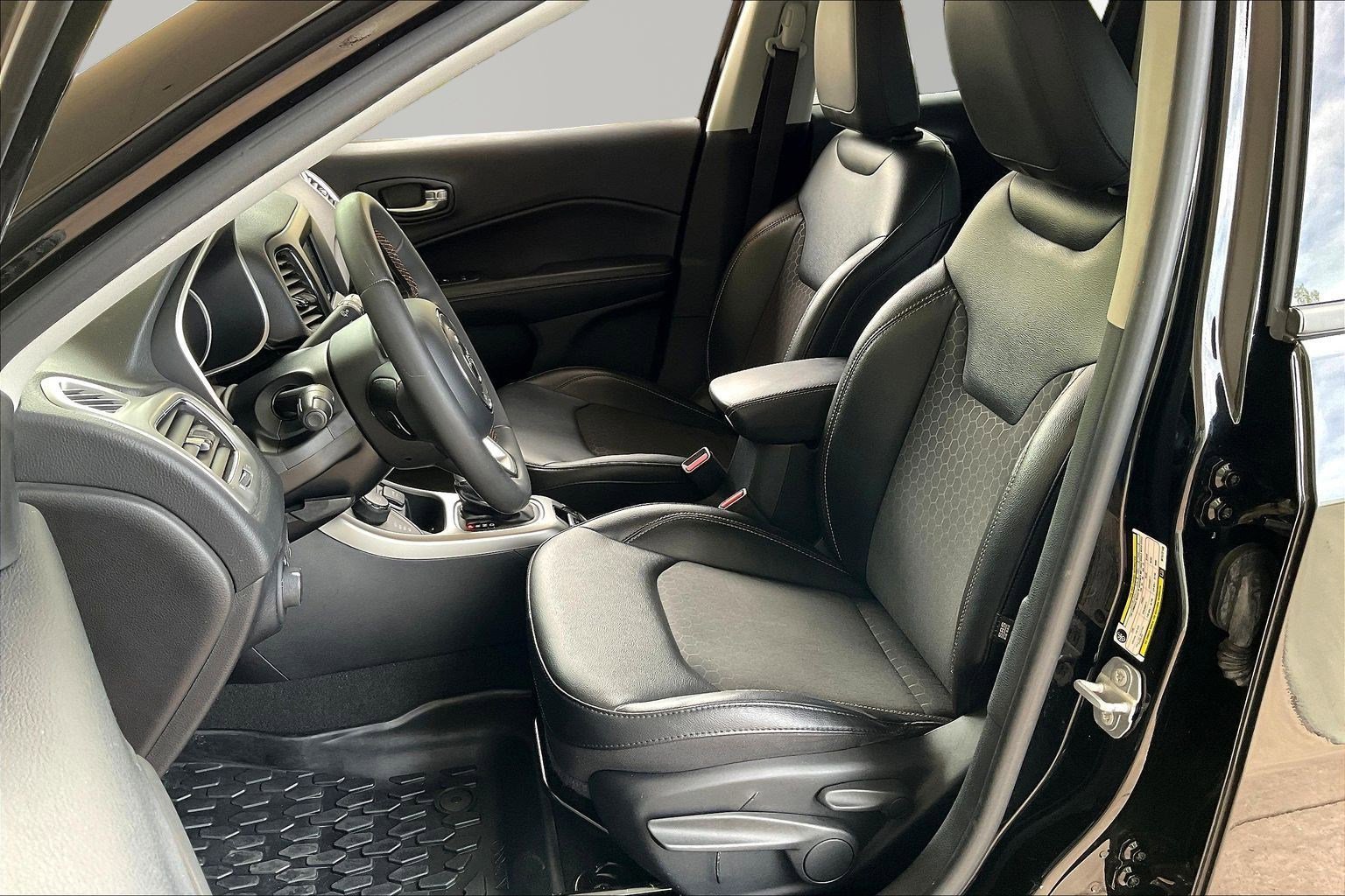 Used 2021 Jeep Compass Latitude w/ Sun and Sound Group AWD/4WD image 20