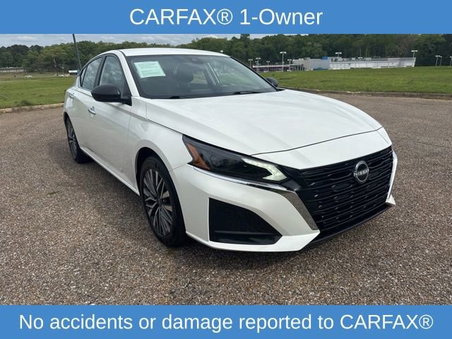 Used 2025 Nissan Altima 2.5 SV image 2