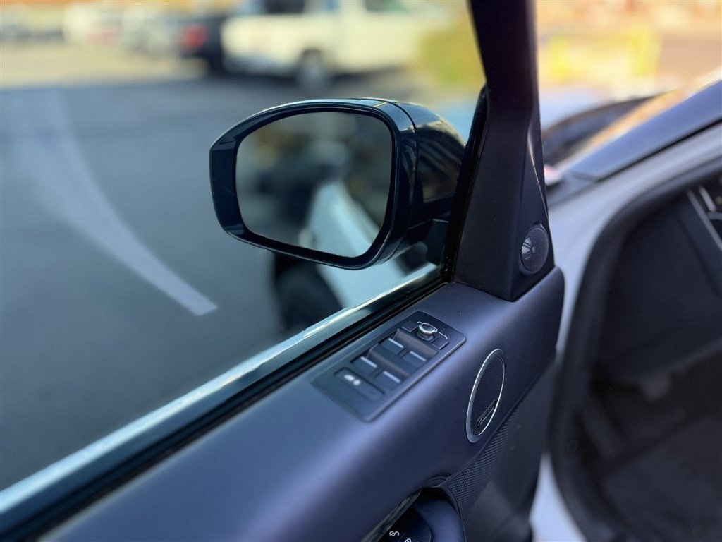 Used 2020 Land Rover Discovery HSE Luxury image 17