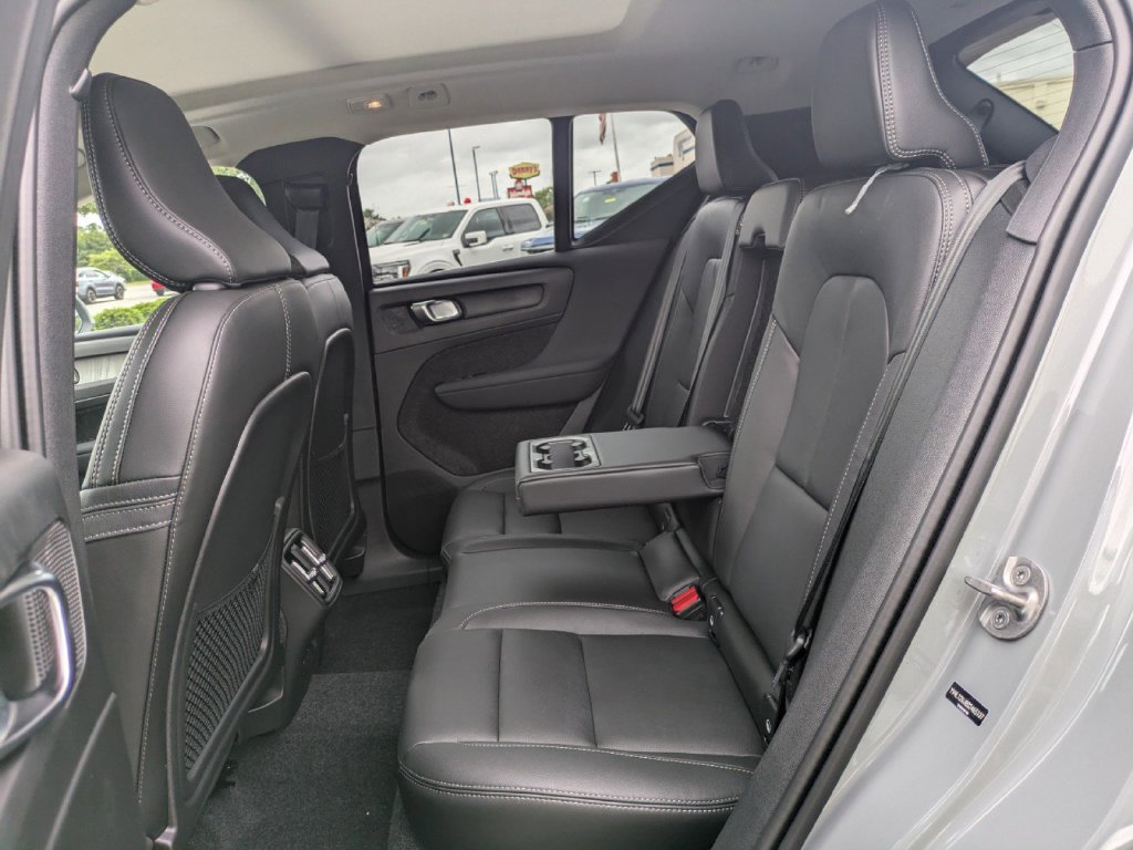 New 2025 Volvo XC40 B5 Core w/ Protection Package Premier AWD/4WD image 15