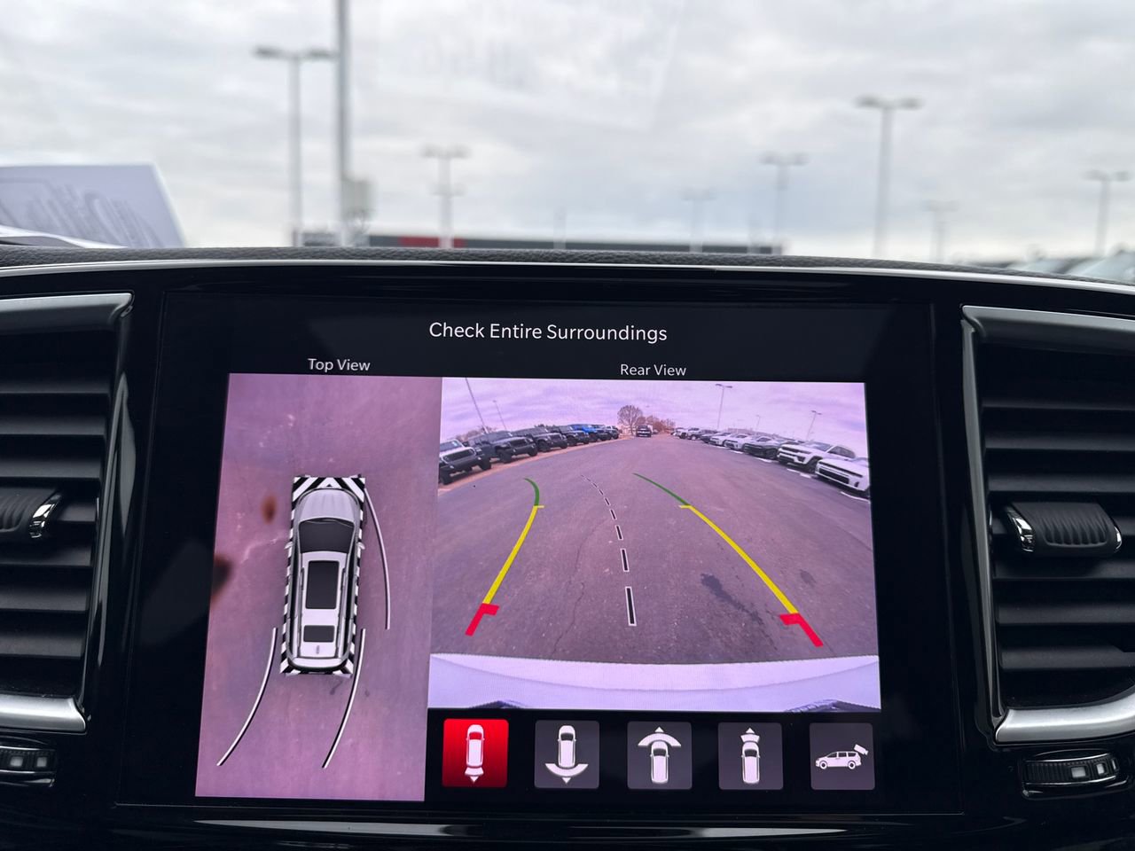 Used 2022 Chrysler Pacifica Limited image 22