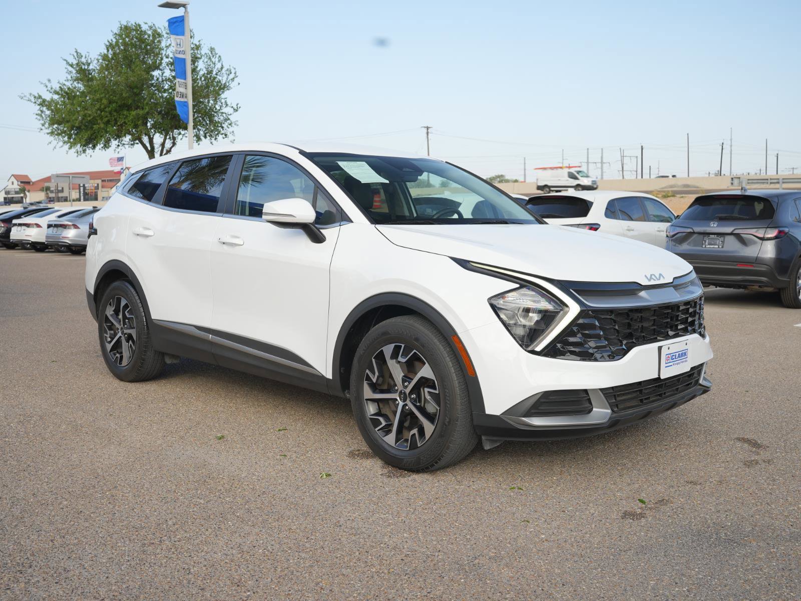 Used 2023 Kia Sportage EX image 3