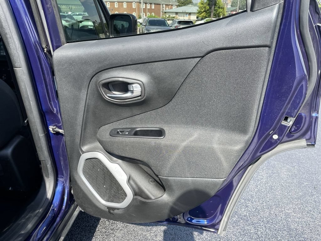 Used 2019 Jeep Renegade Latitude FWD image 21