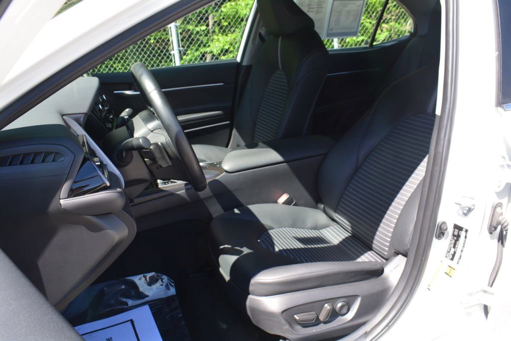 Used 2024 Toyota Camry SE FWD image 9
