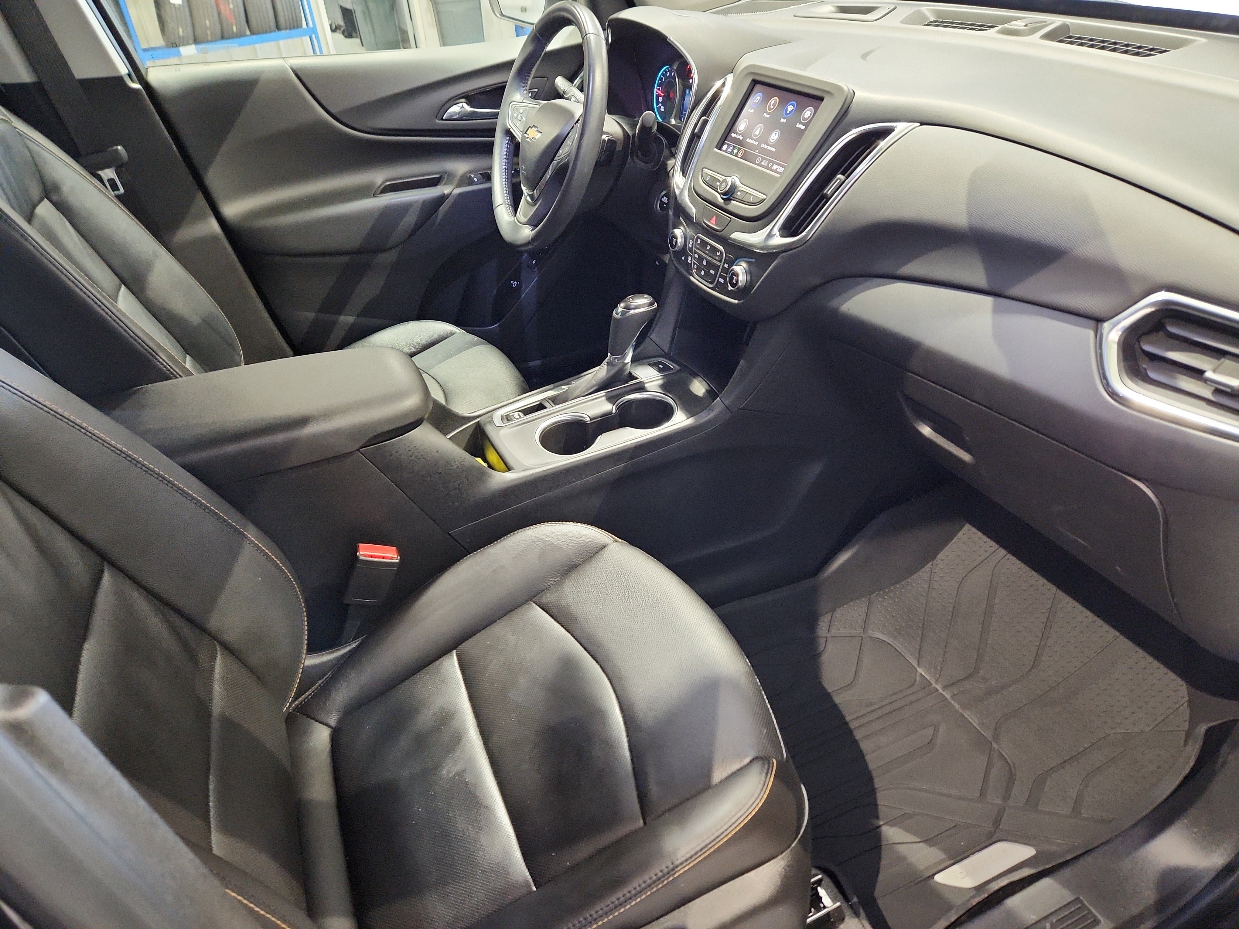 Used 2020 Chevrolet Equinox LT w/ Sport Edition image 17