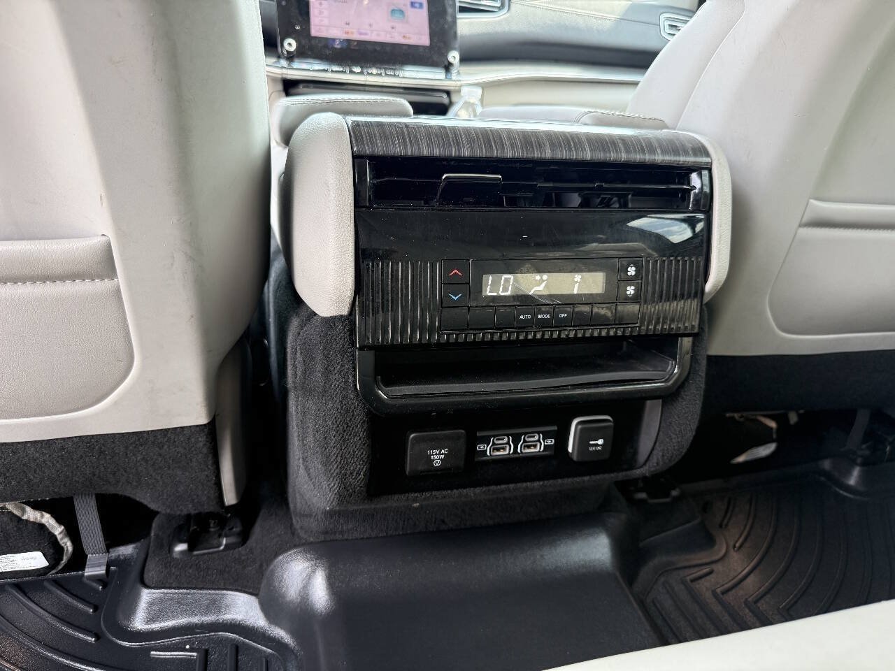 Used 2022 Jeep Wagoneer Series II AWD/4WD image 22