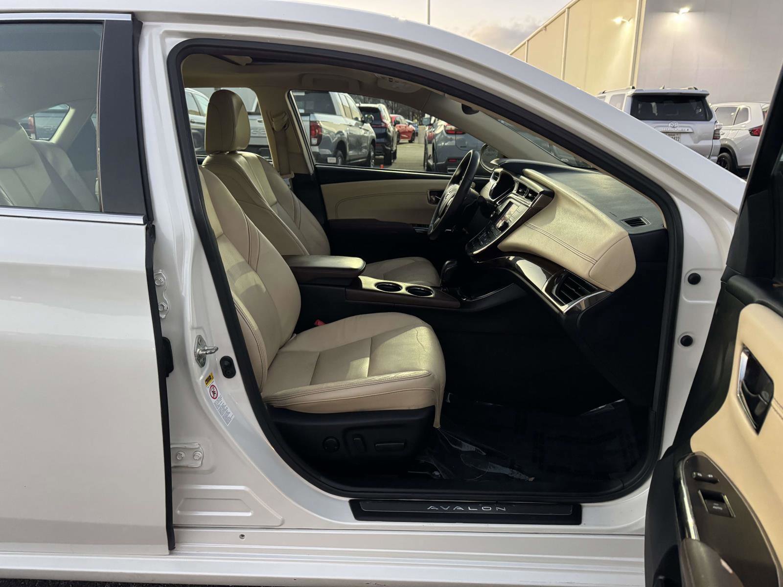 Used 2013 Toyota Avalon Limited image 15