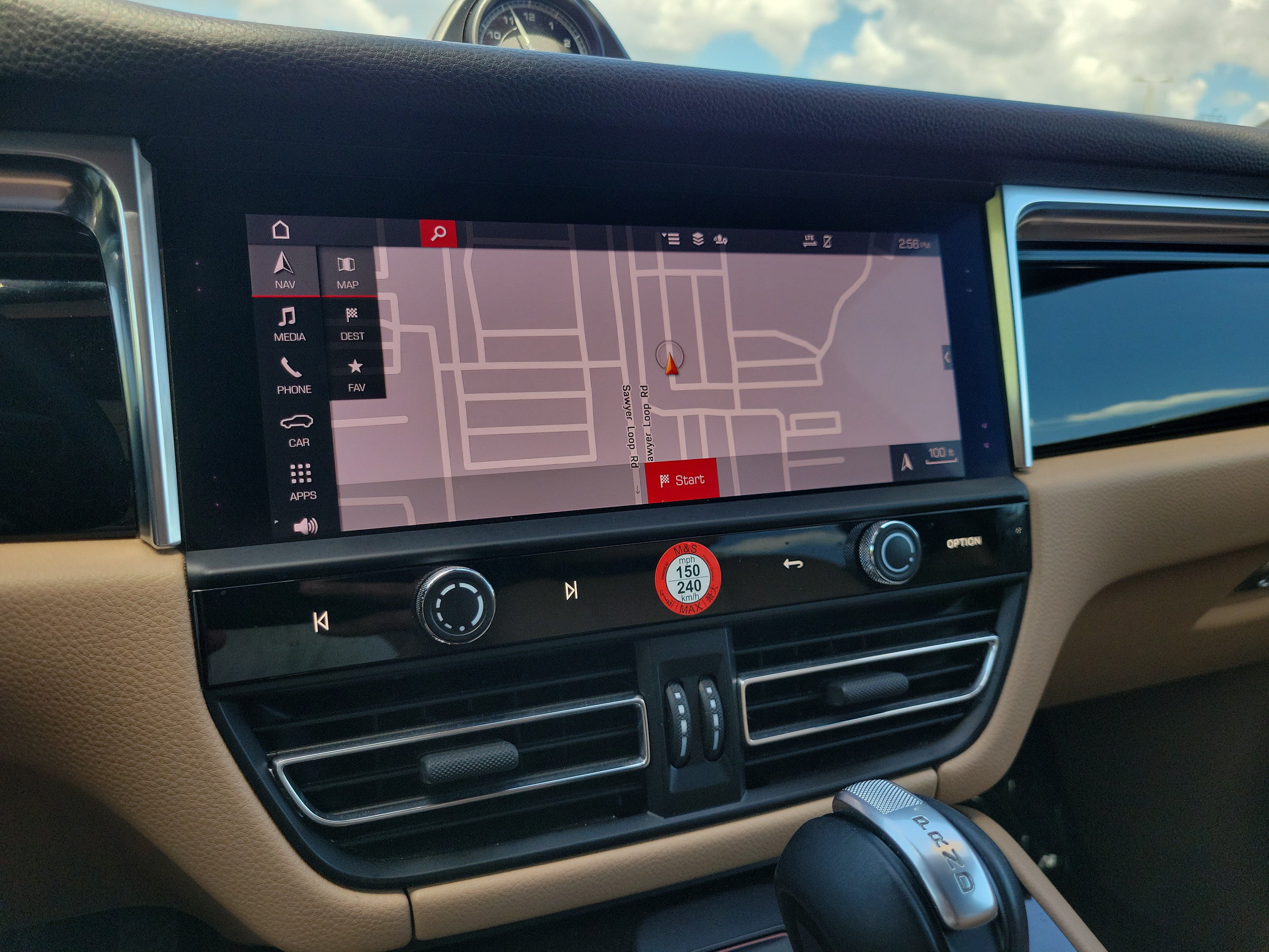 Certified 2024 Porsche Macan S AWD/4WD image 25