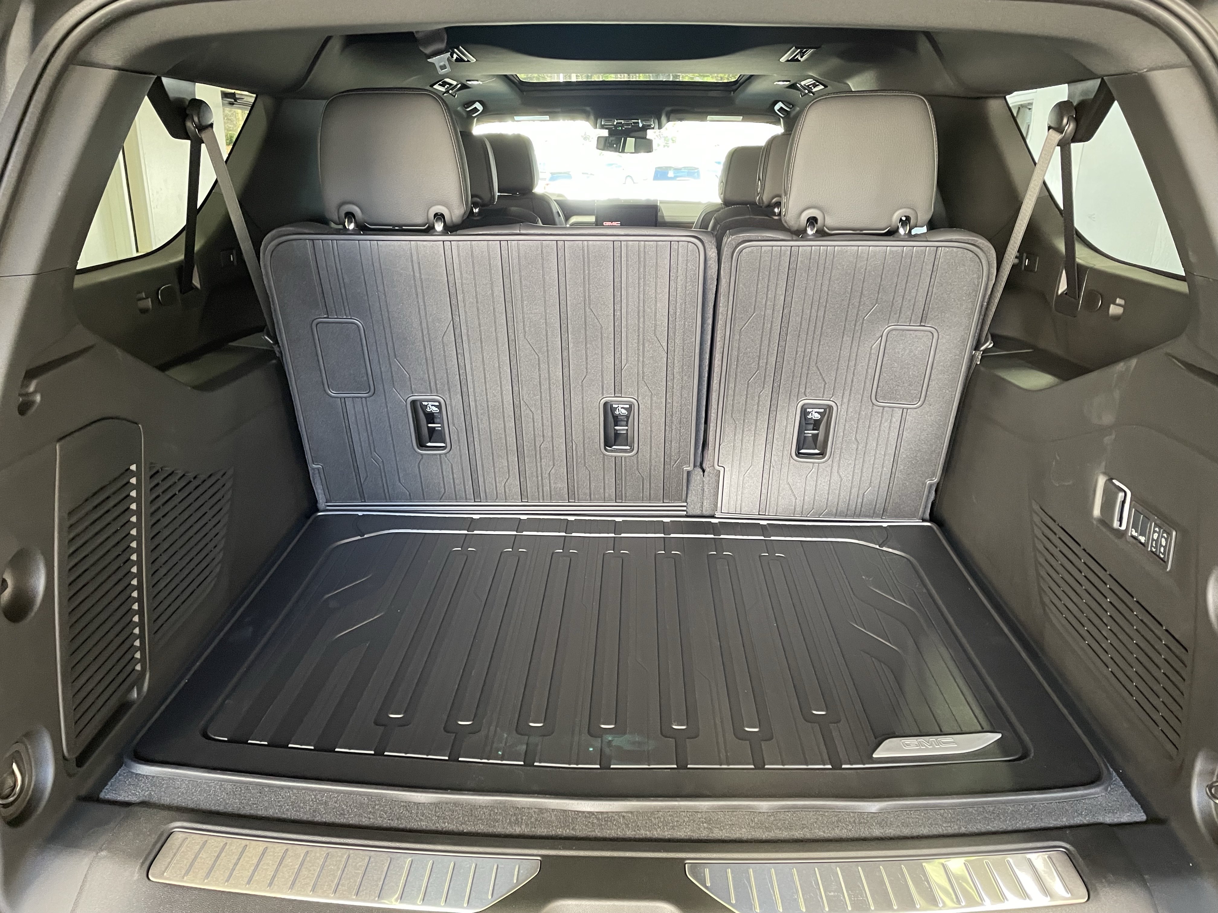 New 2026 GMC Yukon XL Denali w/ Sun & Power Step Package RWD image 9