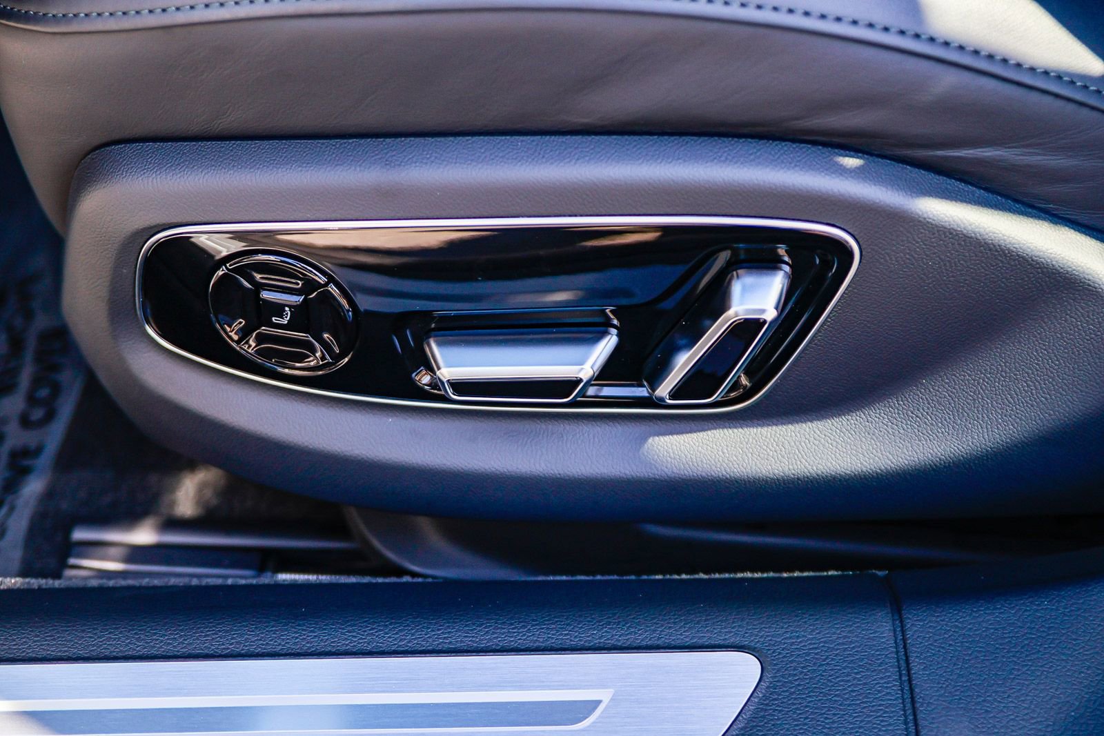 Used 2025 Audi A8 L 3.0T image 23