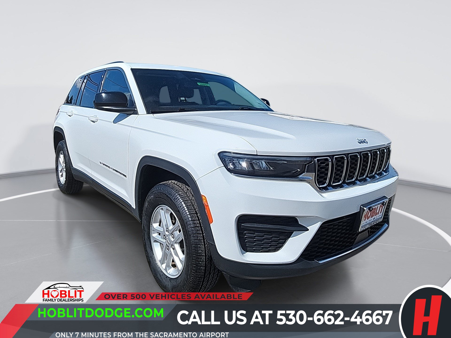 Certified 2023 Jeep Grand Cherokee Laredo AWD/4WD image 1