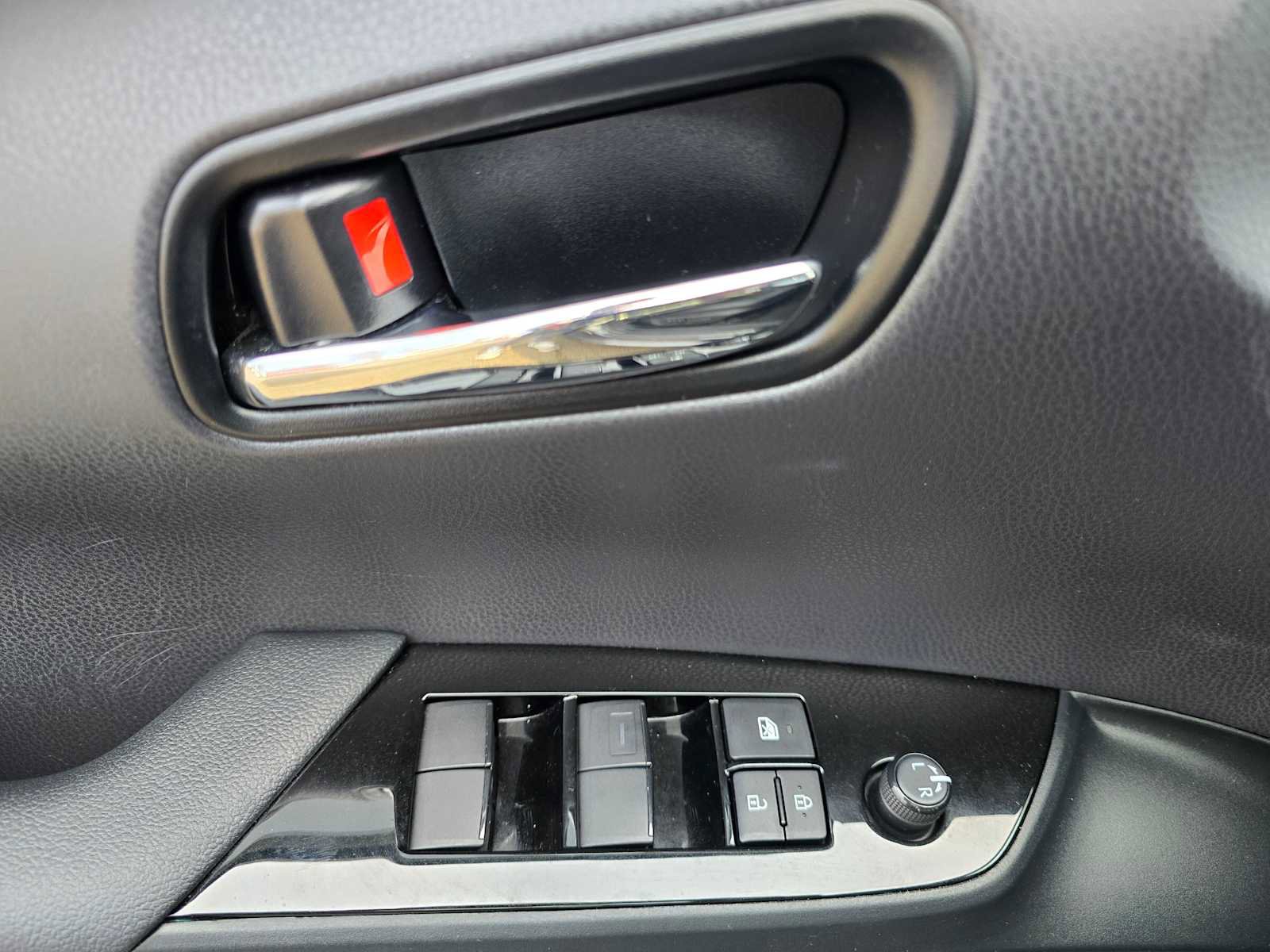 Used 2021 Toyota Prius Prime XLE image 26