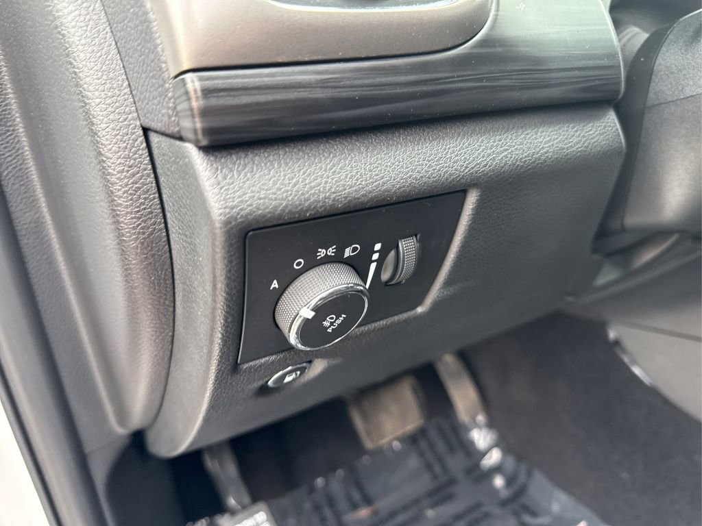 Used 2021 Jeep Grand Cherokee Laredo X AWD/4WD image 34