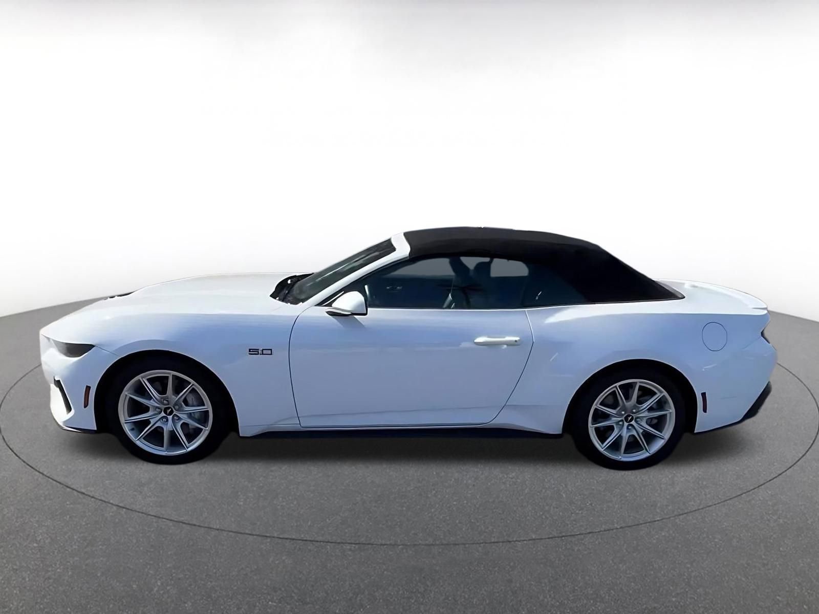 Used 2025 Ford Mustang GT Premium image 9