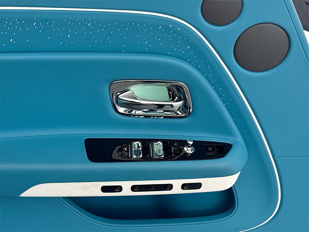 Used 2025 Rolls-Royce Spectre image 18