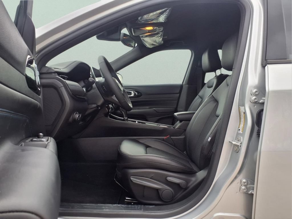 New 2026 Jeep Compass Latitude AWD/4WD image 16